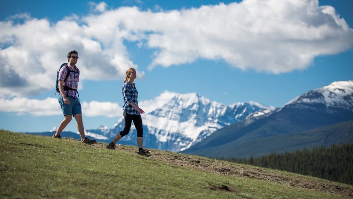 Old-Fort-Point-Hikers-Medium